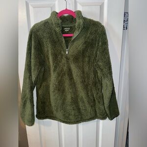 BCG Size medium fuzzy pullover 1/4zip